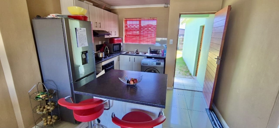 3 Bedroom Property for Sale in Overbaakens Eastern Cape